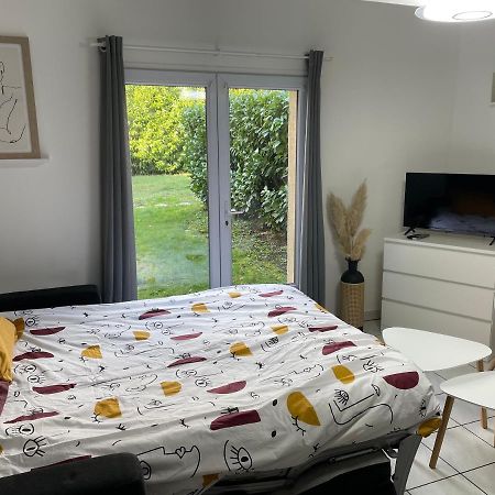 Le First Auversois Charmant Studio Avec Jardinet Apartment Bagian luar foto