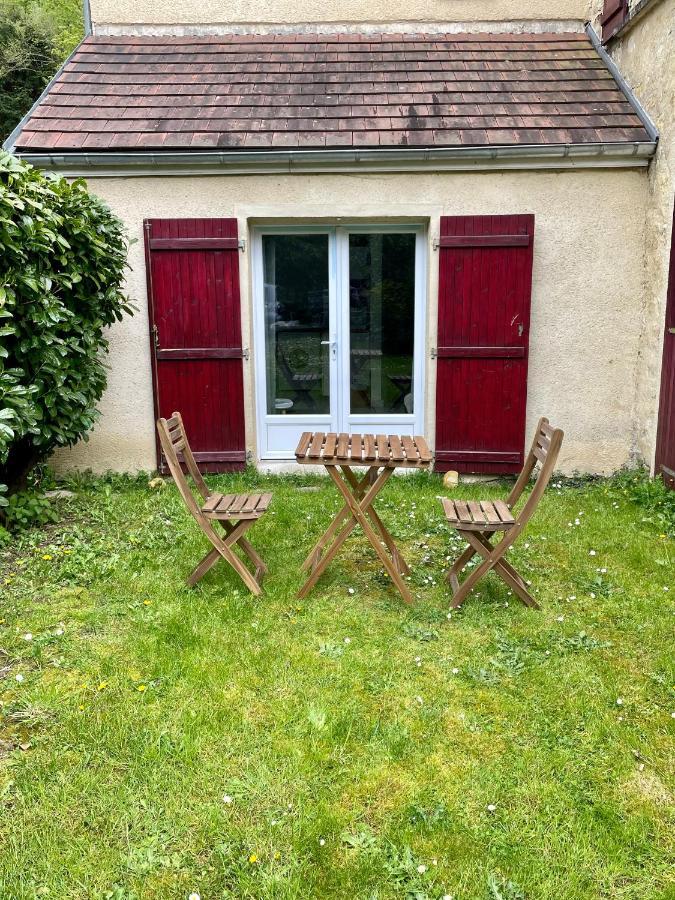 Le First Auversois Charmant Studio Avec Jardinet Apartment Bagian luar foto